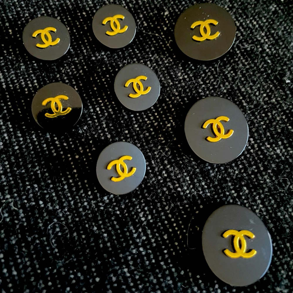 CHANEL BUTTONS.    AUTHENTIC